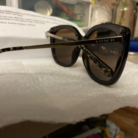 Coach sunglasses - Picture 5 of 8